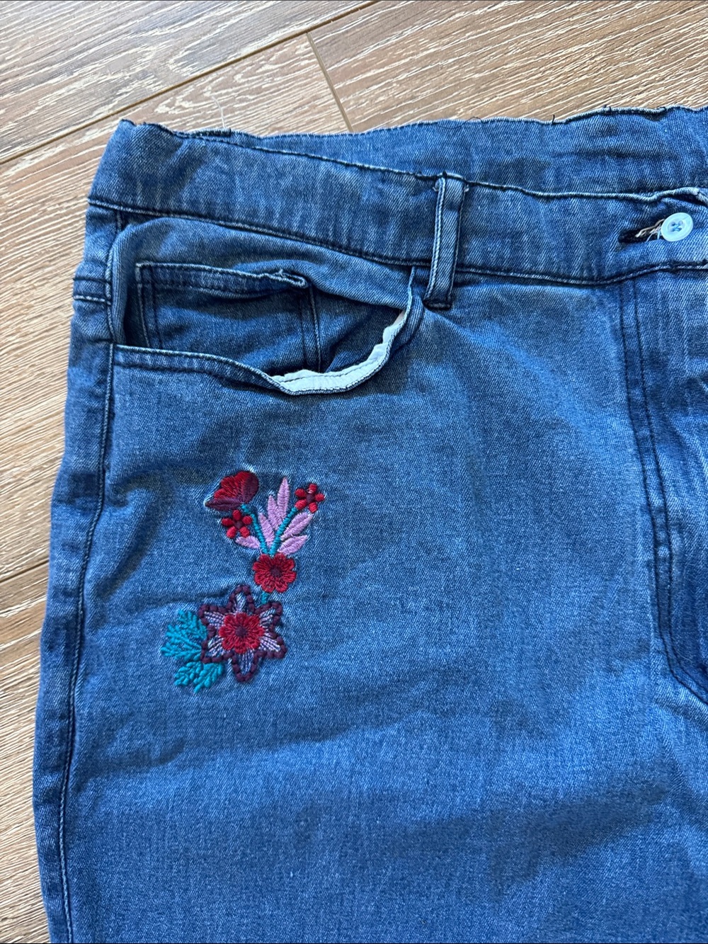 The Pyramid Collection Blue Wide-Leg Jeans with Red Floral Embroidery Size: 16 - Picture 7 of 11